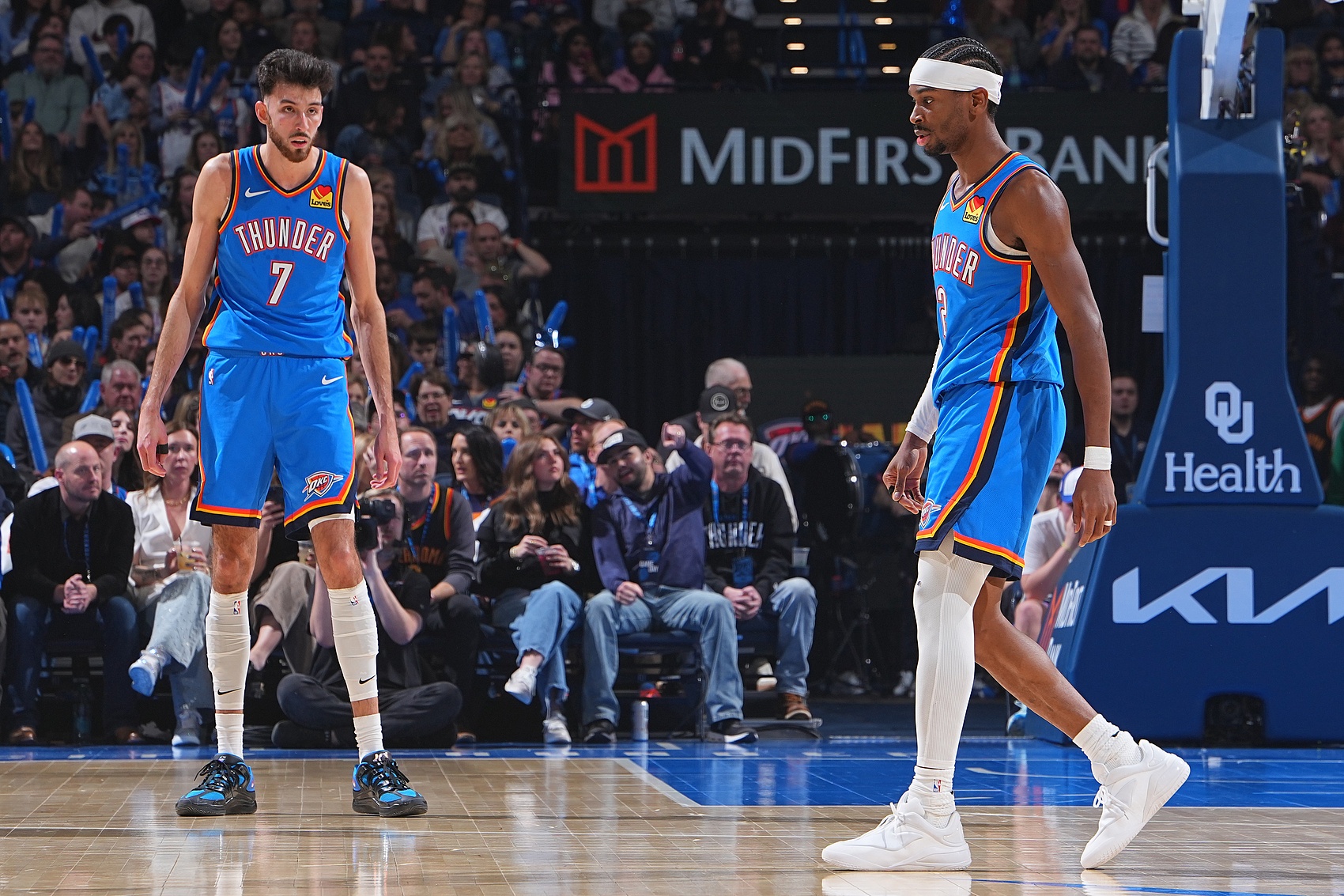 开云体育-张佳玮：雷霆用防守+亚历山大赢球 马刺三卫能勉强创造但难联全队