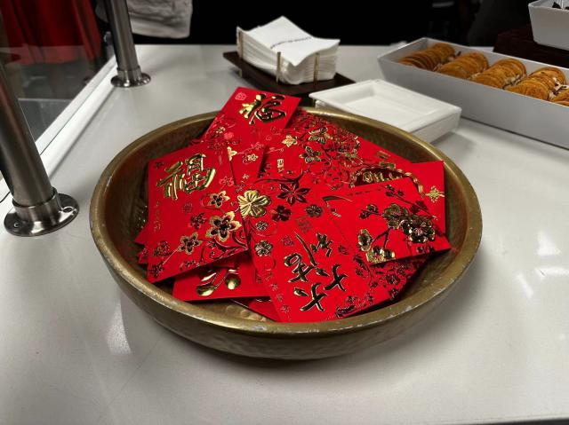 开云下载-【现场】遗憾输球！新春贺岁战勇士主场年味十足