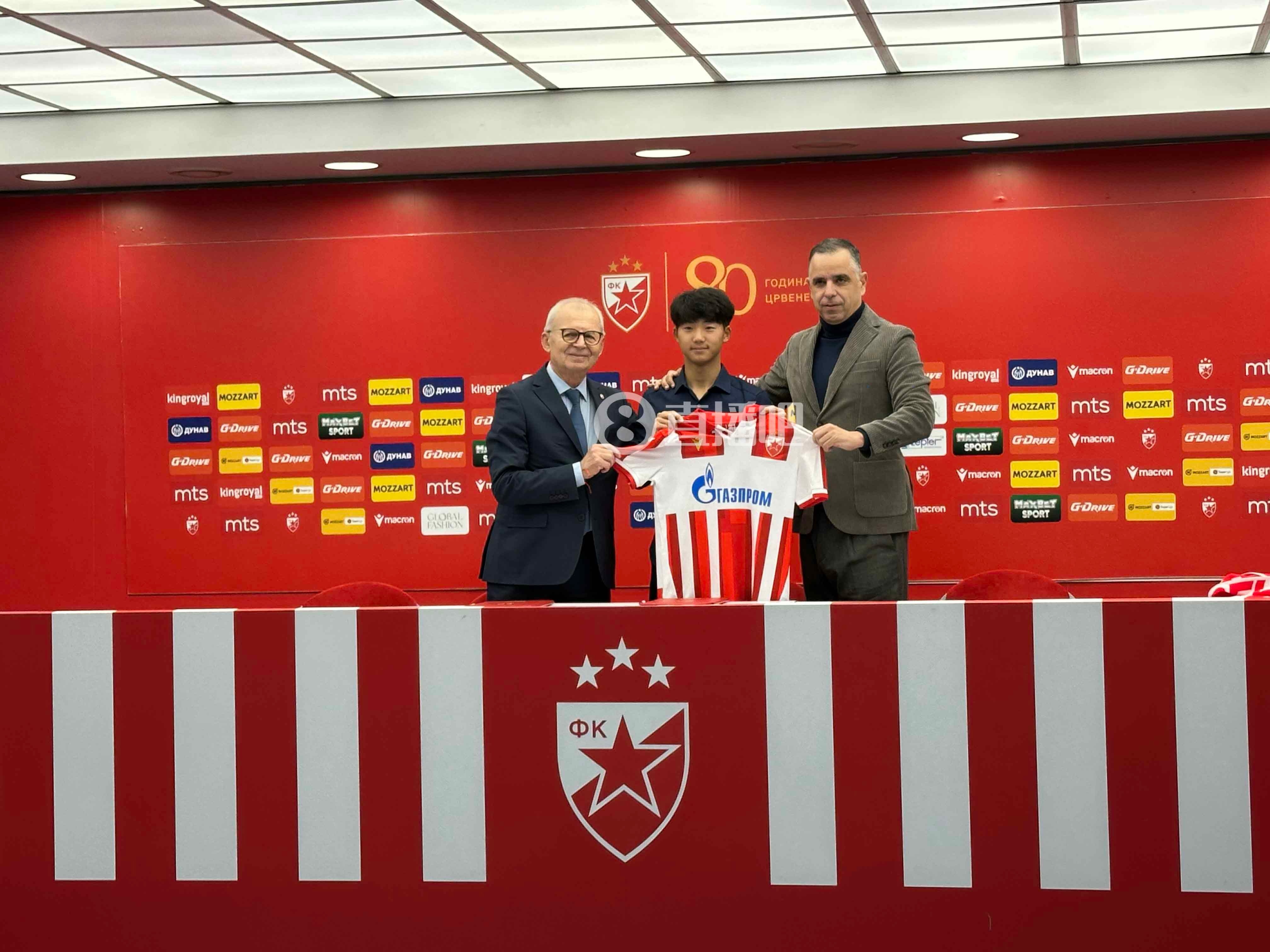 开云体育-万项致谢：感谢所有帮助过我们的人，我们将脚踏实地继续努力